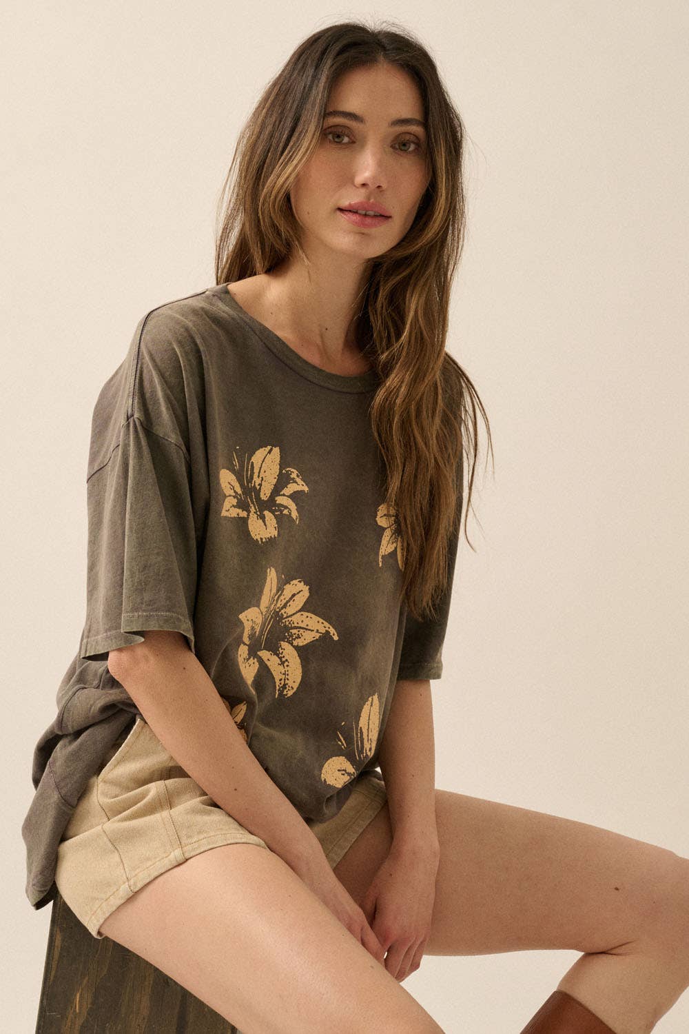 Lilies Vintage-Print Graphic Tee