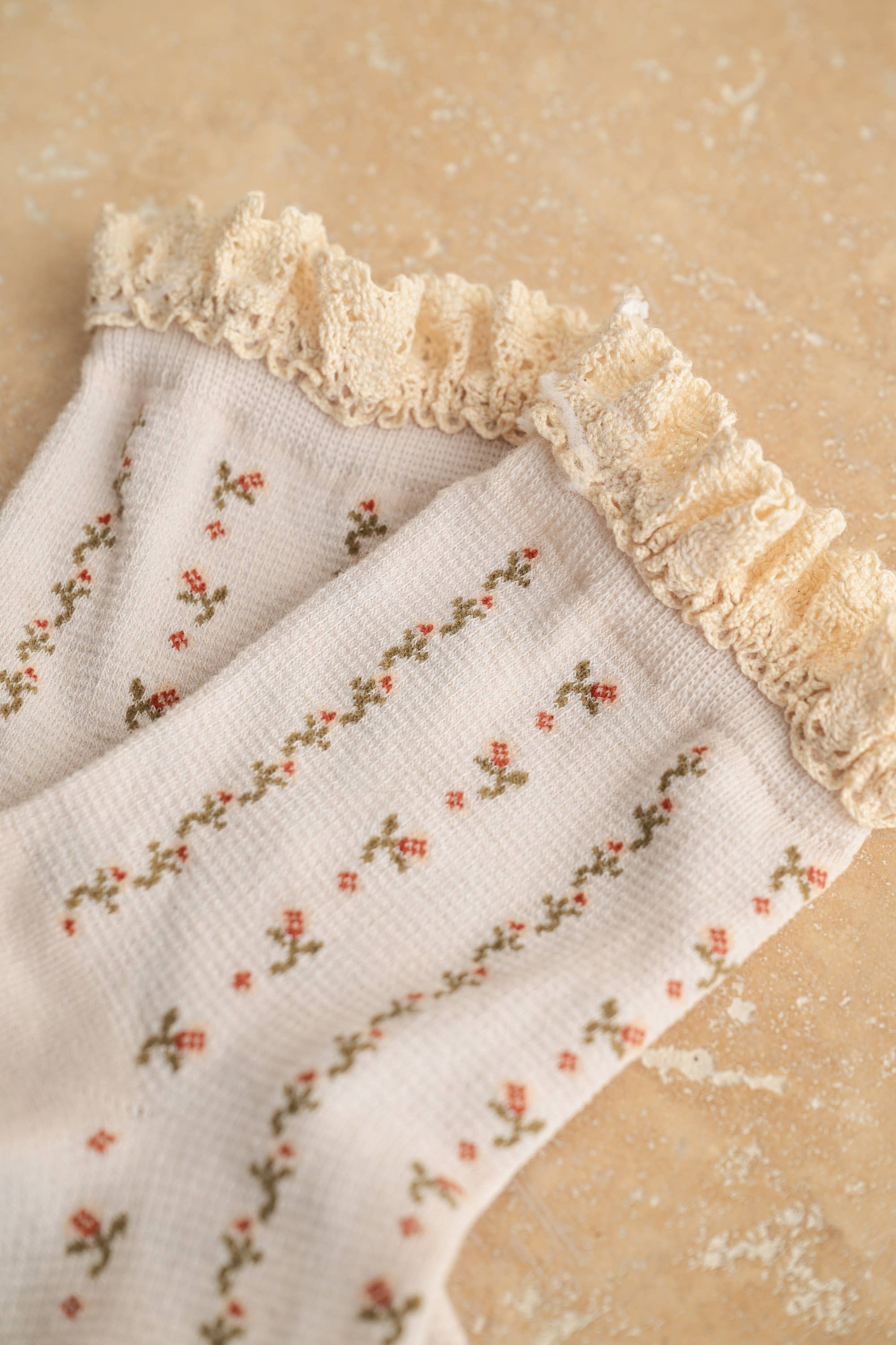 Crochet Trim Ankle Sock in Floral Print