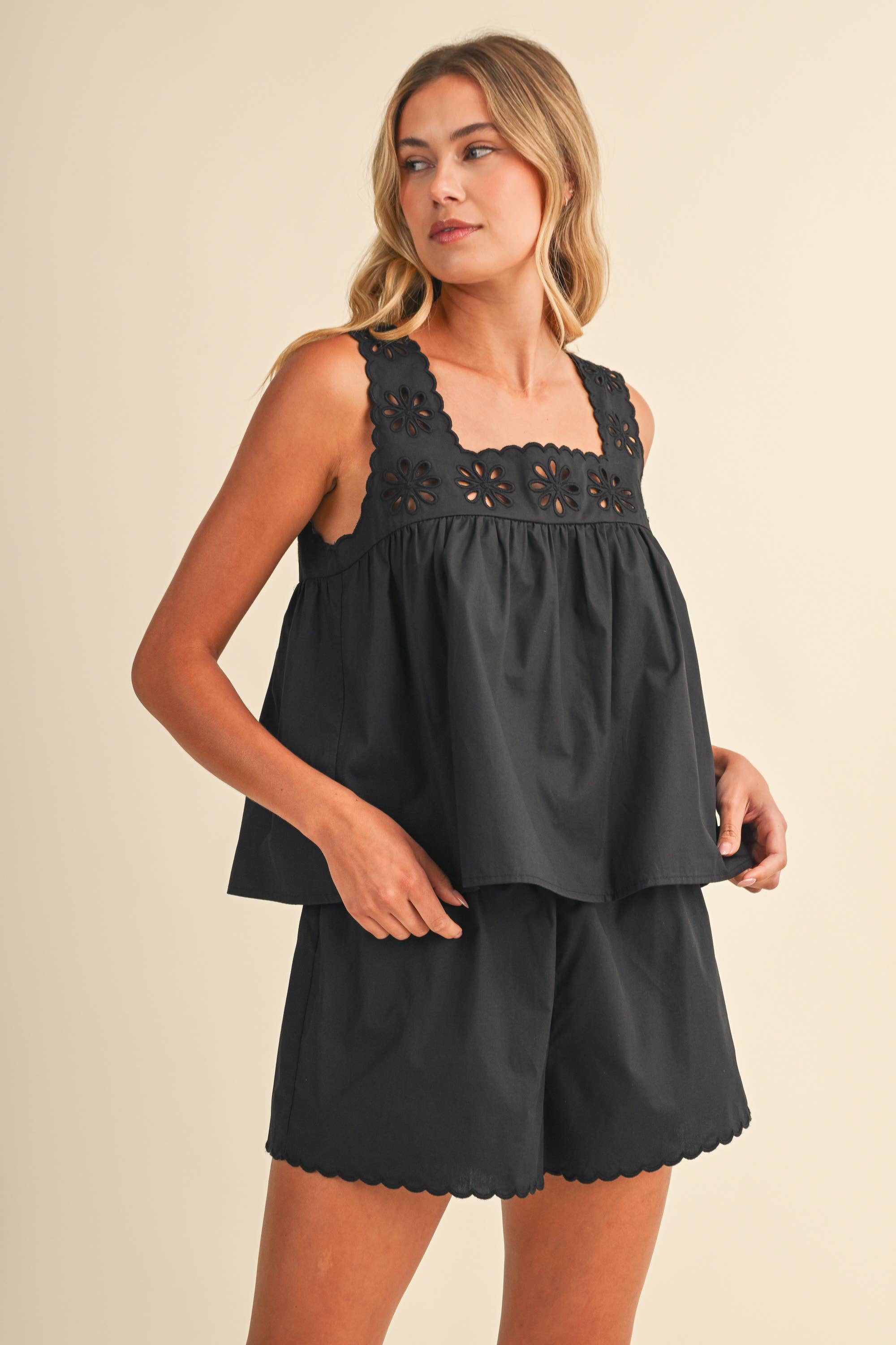 Naomi Scalloped Edge Floral Set