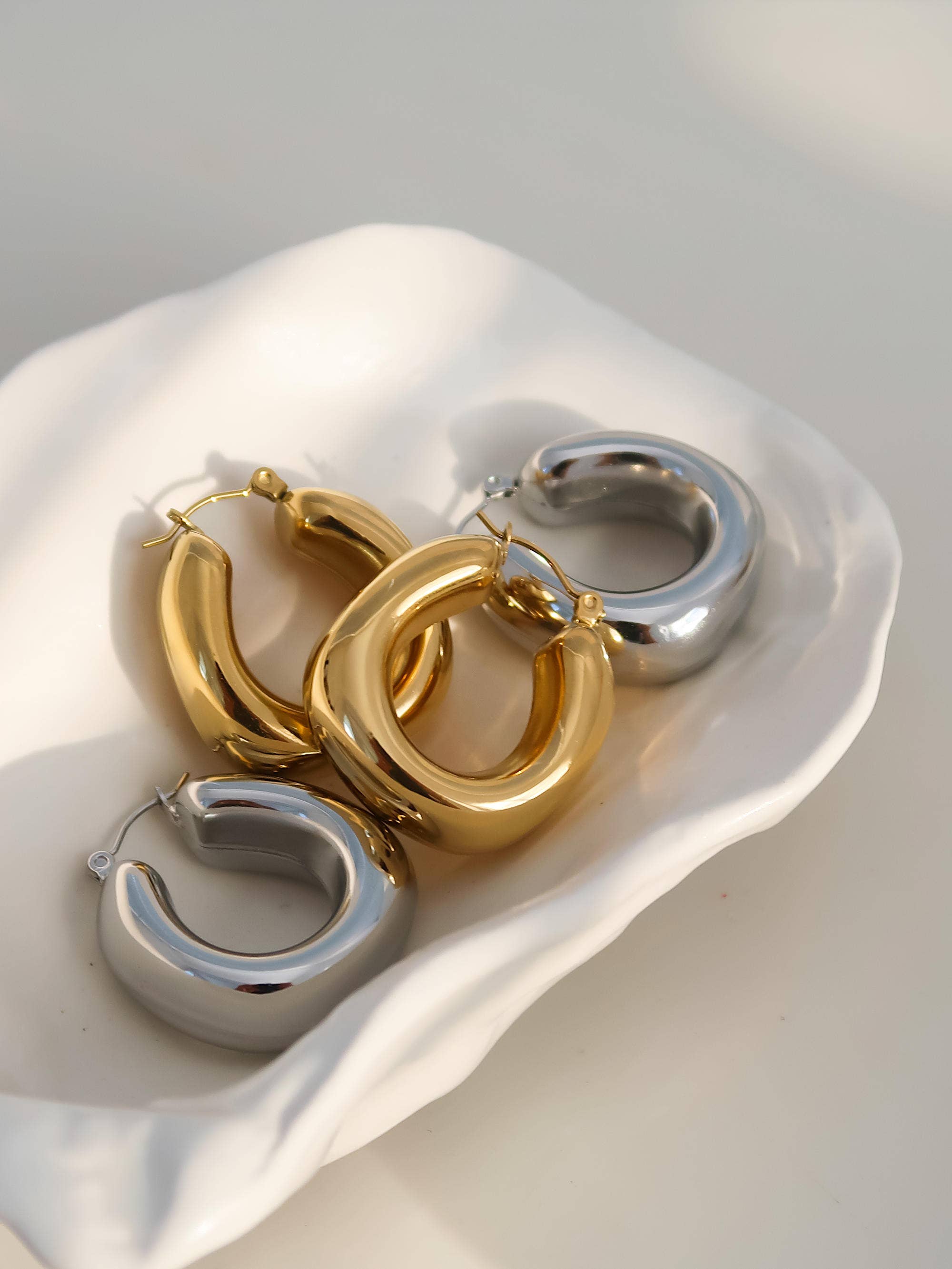 Hunter Classic U Hoop Earring