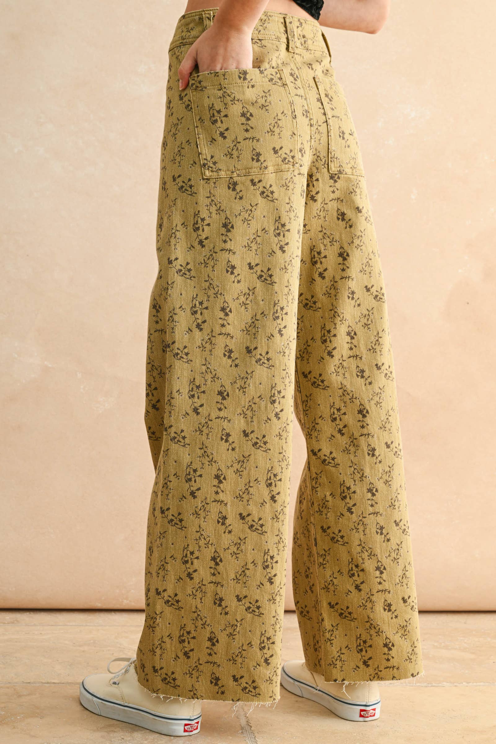 The Ren Floral Stretch Pant in Straw Brown